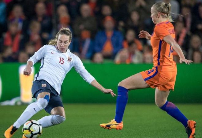 国的中场与 国的中场与