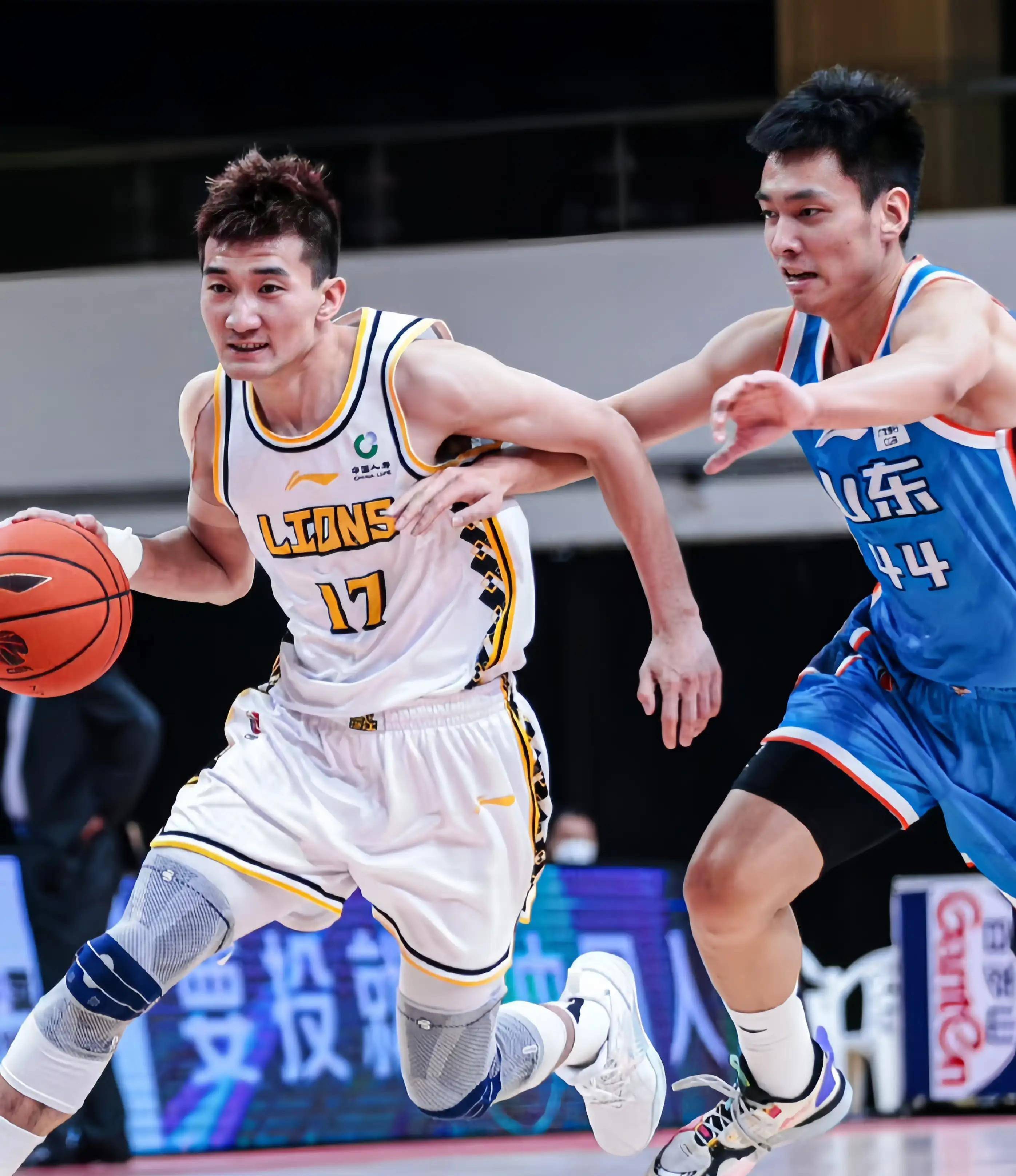 前场球员来 前场球员来