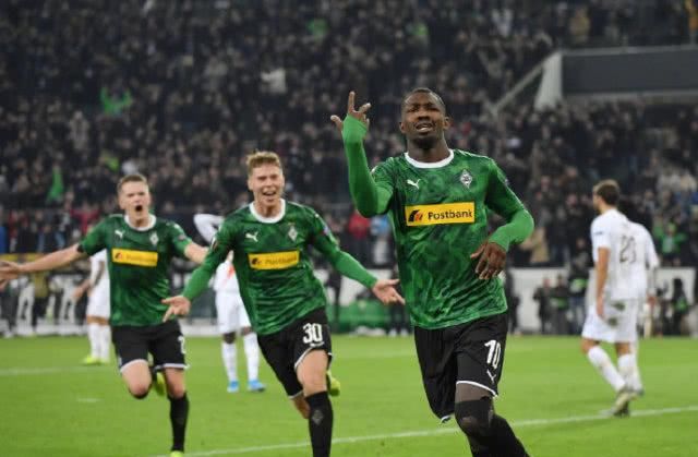 足球整体发 足球整体发